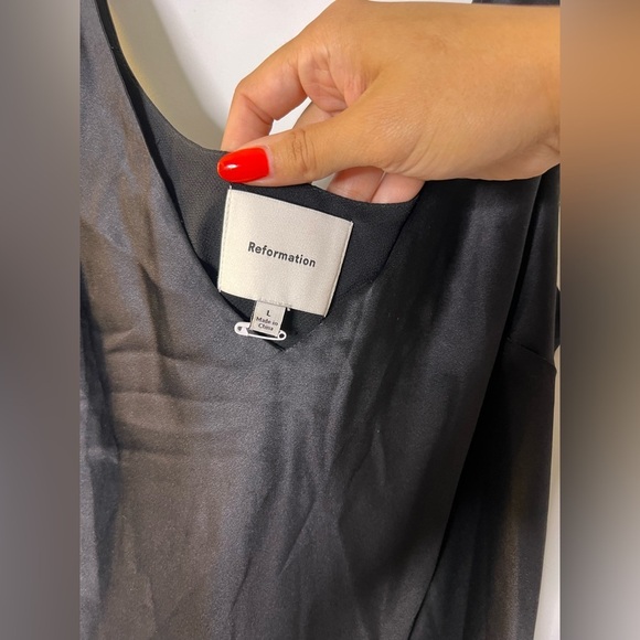 Reformation Lila V-Neck Satin Dress Size Large - Picture 4 of 10